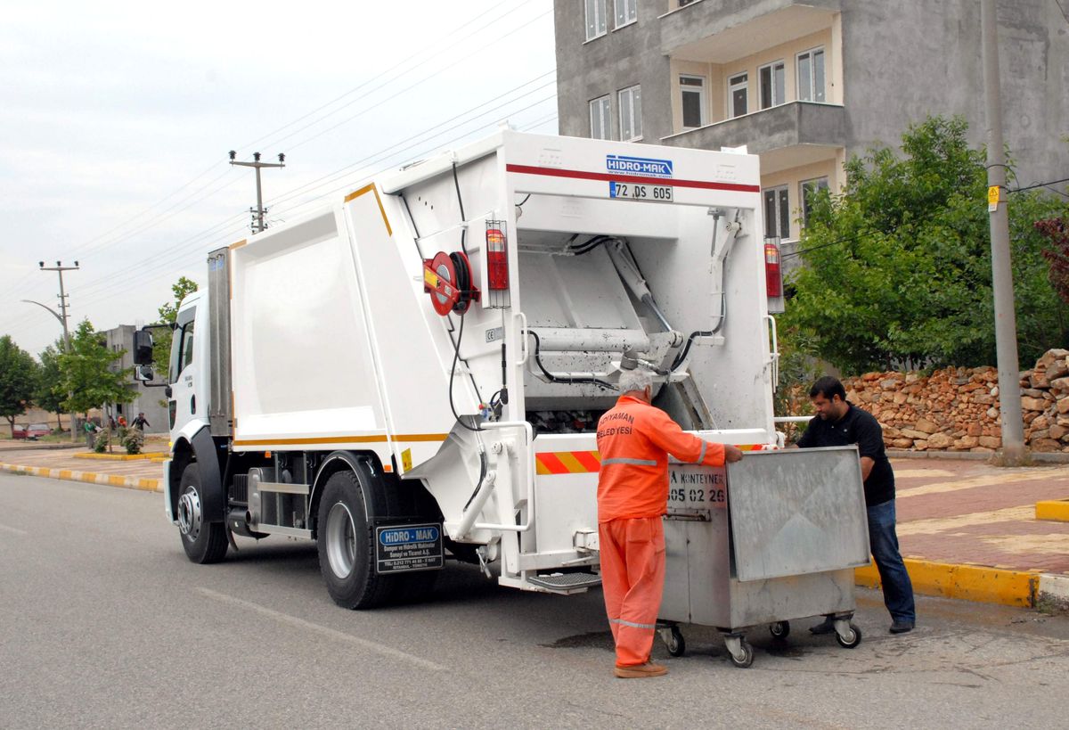 Çöp Konteynırları Dezenfekte Ediliyor
