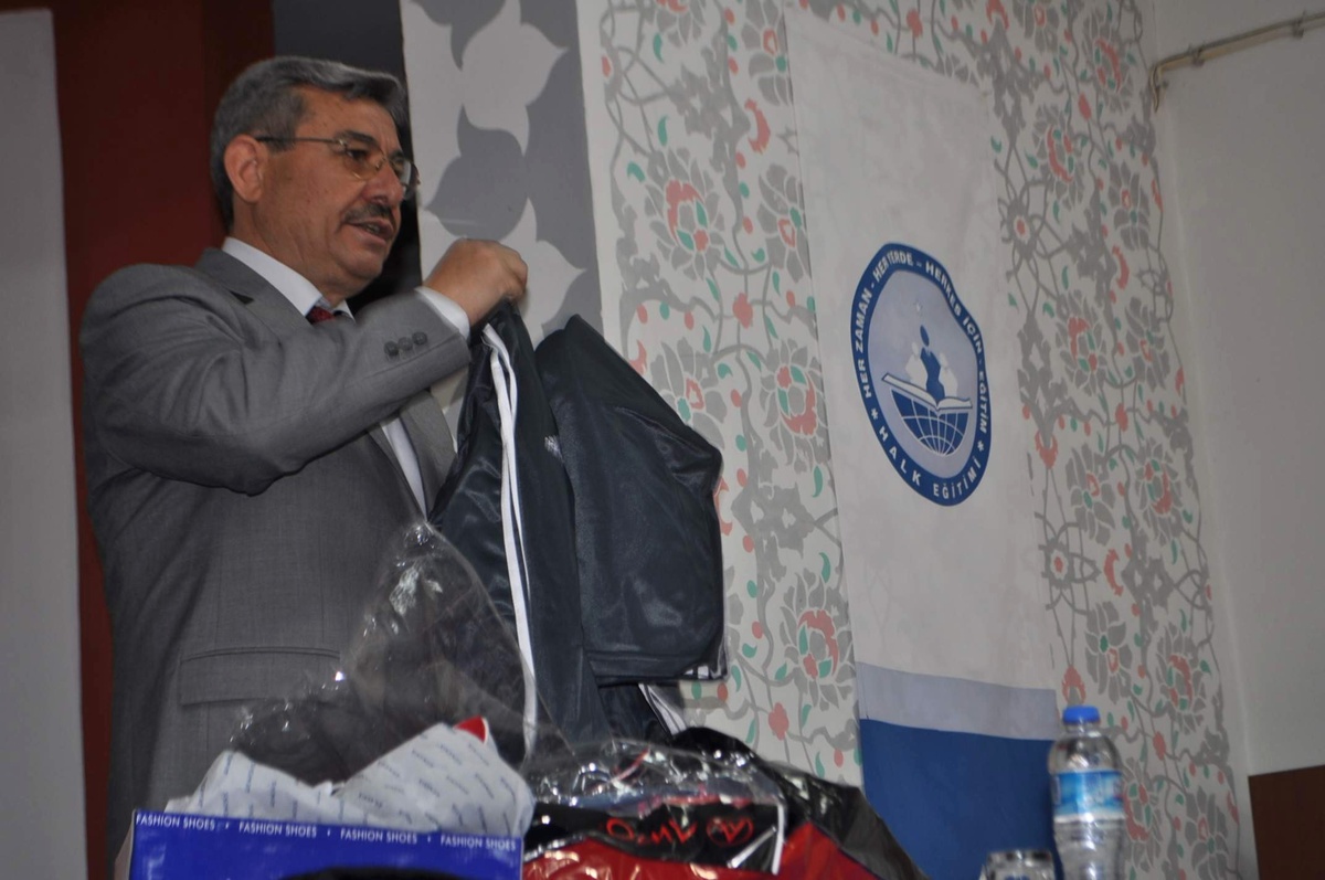Demirci'de Kermes Gelirleri Öğrencilere Aktarıldı