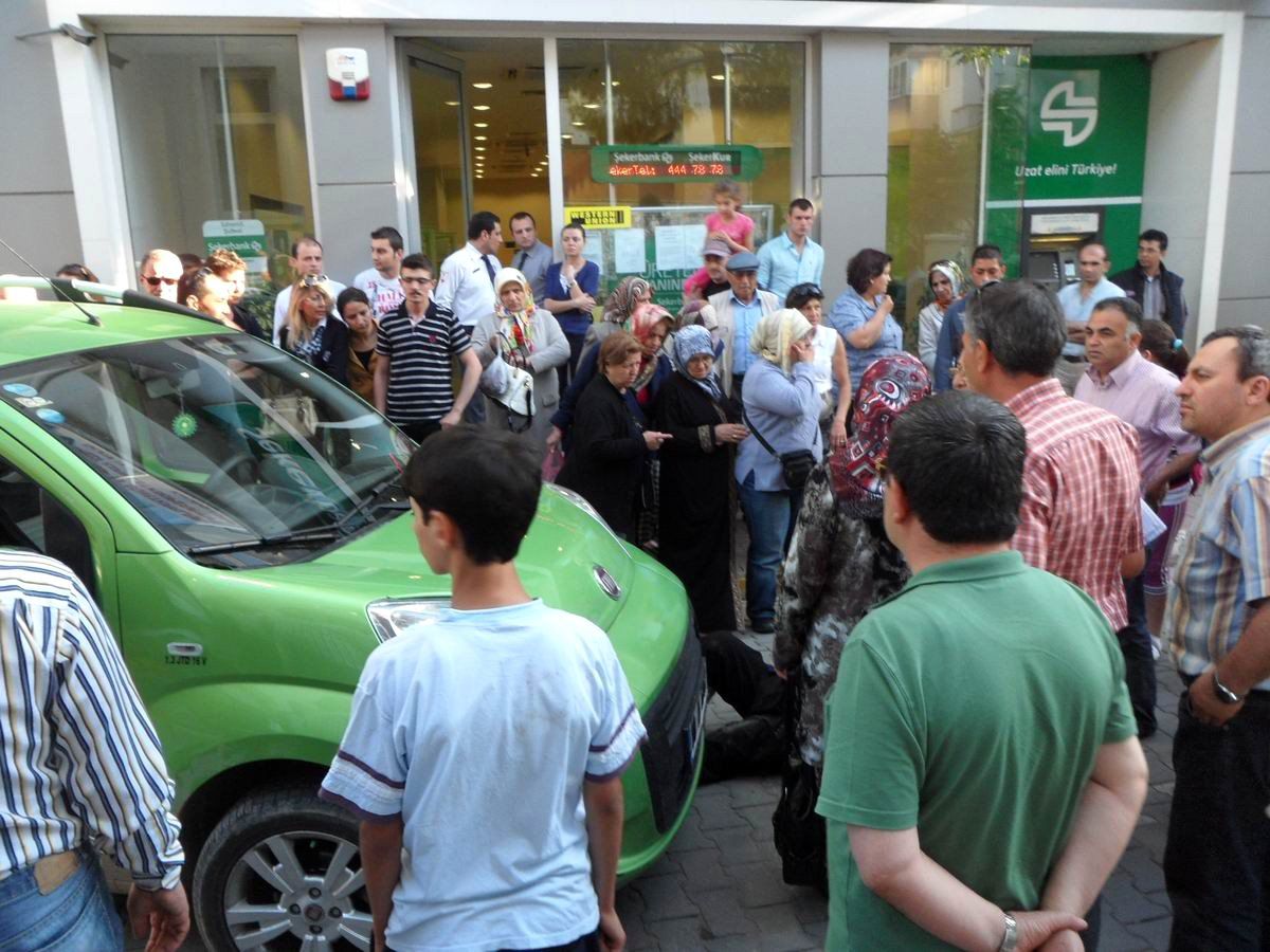 Edremit\'te Otoparktan Çıkan Araç Yaşlı Kadına Çarptı