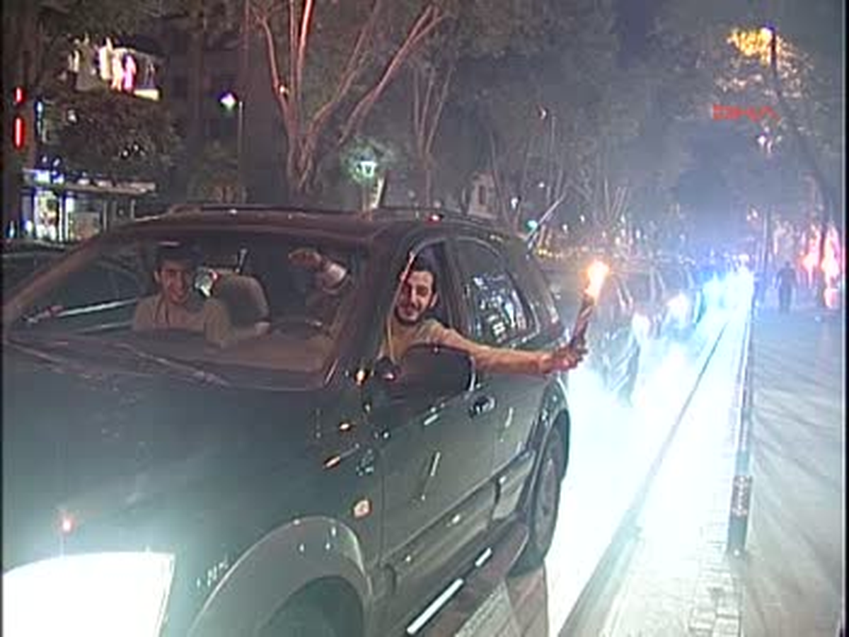 Fenerbahçe Taraftarı "Türkiye Kupası"Nı Kutluyor