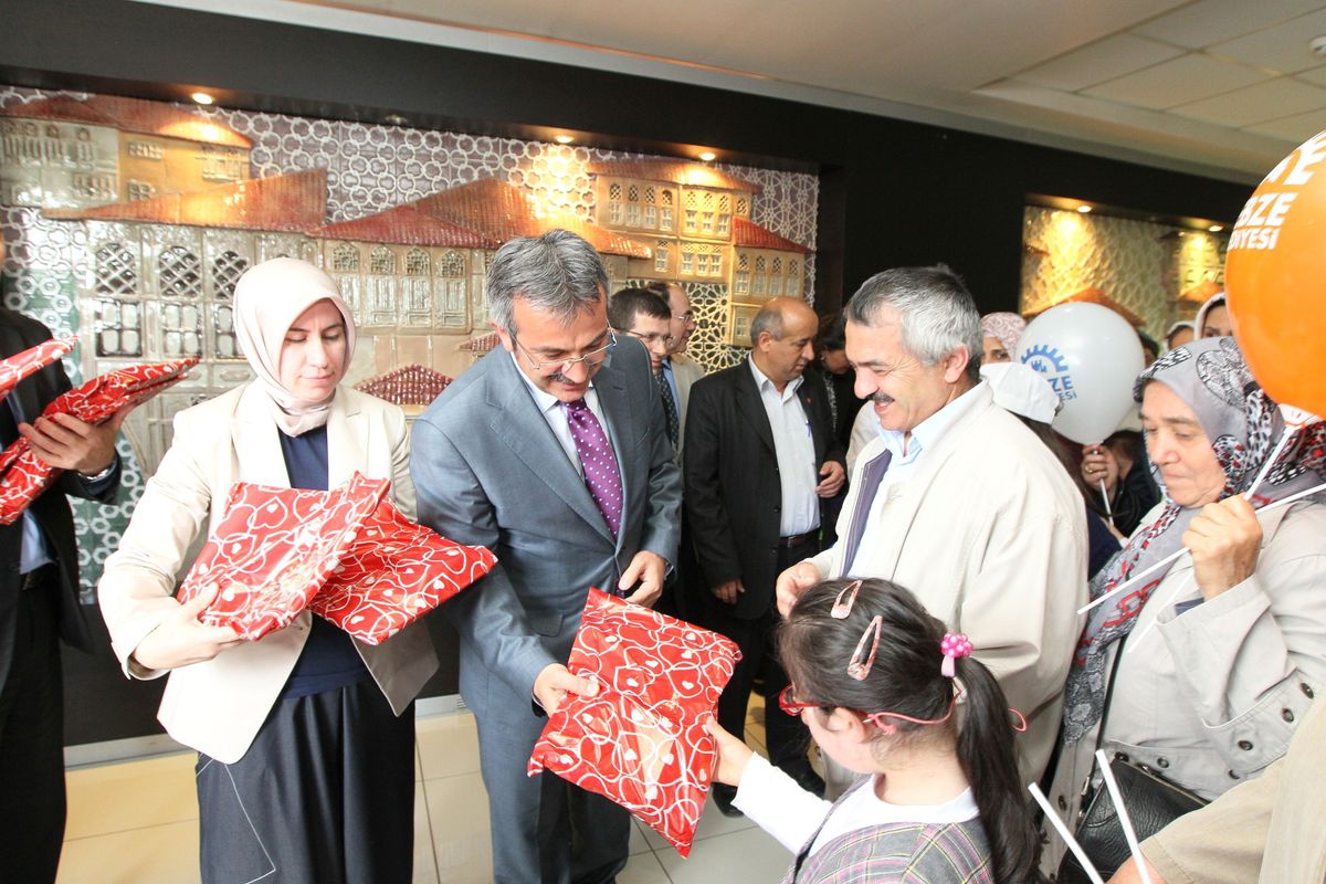 Gebze Belediyesinden Engelli Çocuklara Lunapark Hediyesi