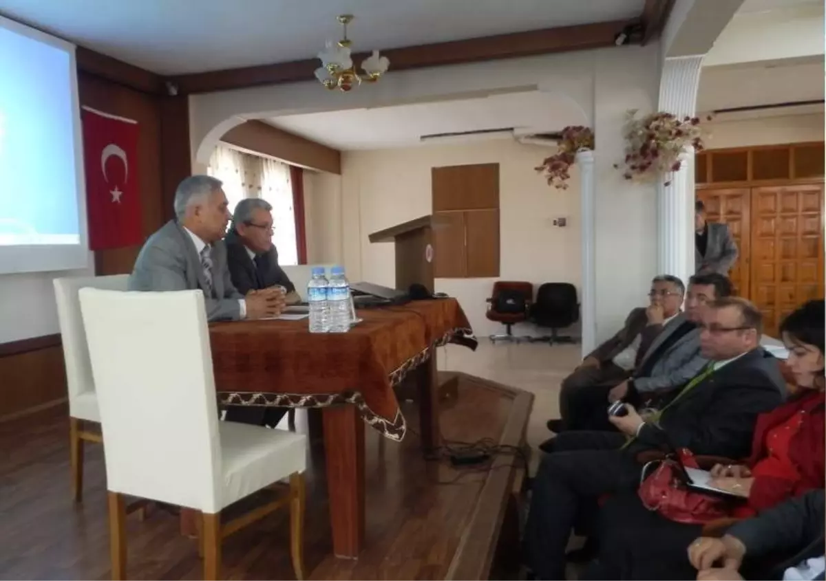 Gediz'de Eğitimcilere 'Depremin Etkileri ve Depremden Korunma Tedbirleri' Konulu Seminer Verildi