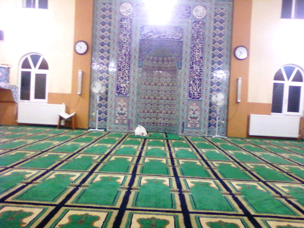 Hisarcık Yunus Emre Camii Halıları Yenilendi