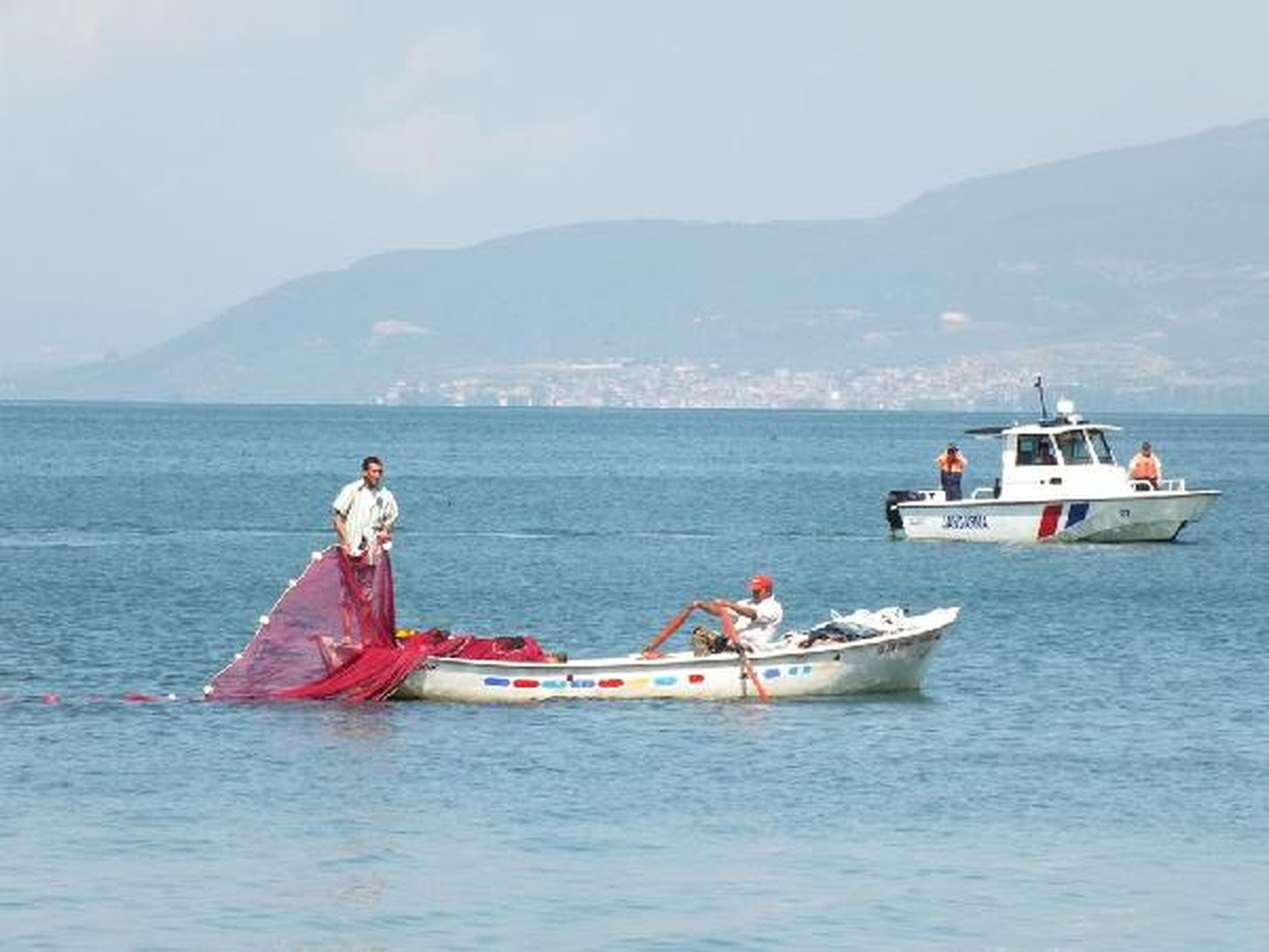 İznik Gölü'ne Kaçan Topu Almak İsterken Kayboldu