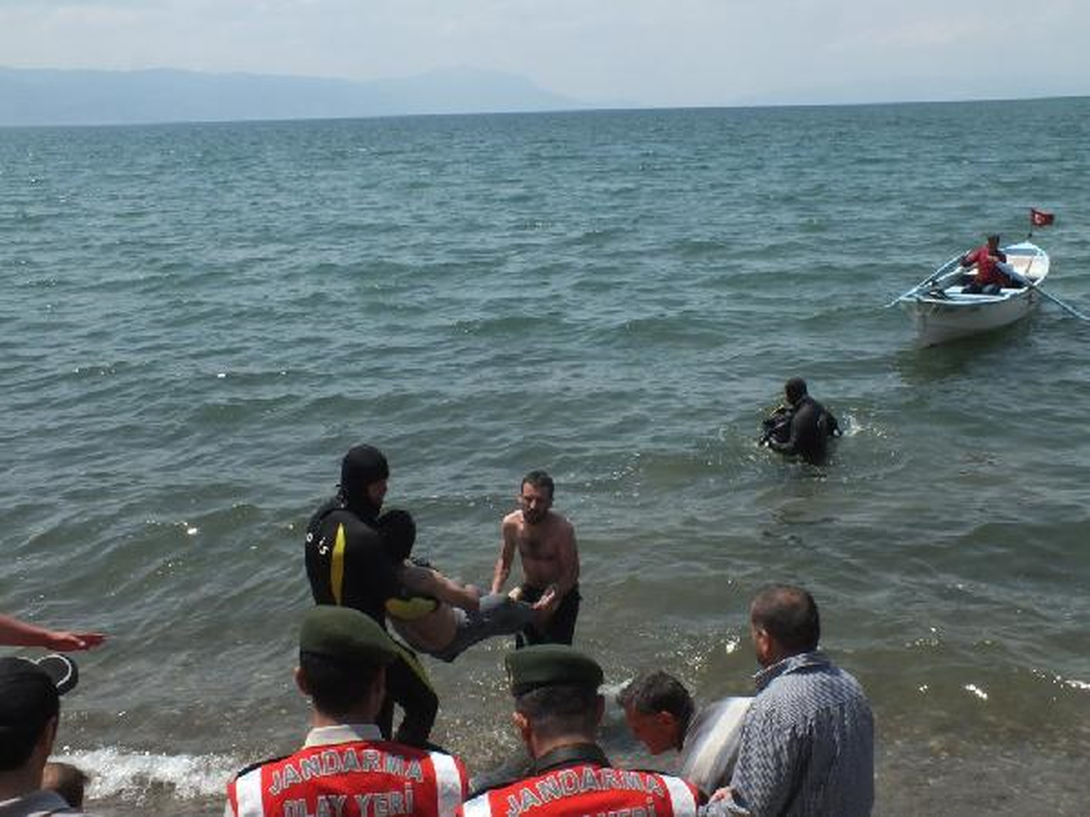 İznik Gölü'ne Kaçan Topu Almak İsterken Kayboldu (2)