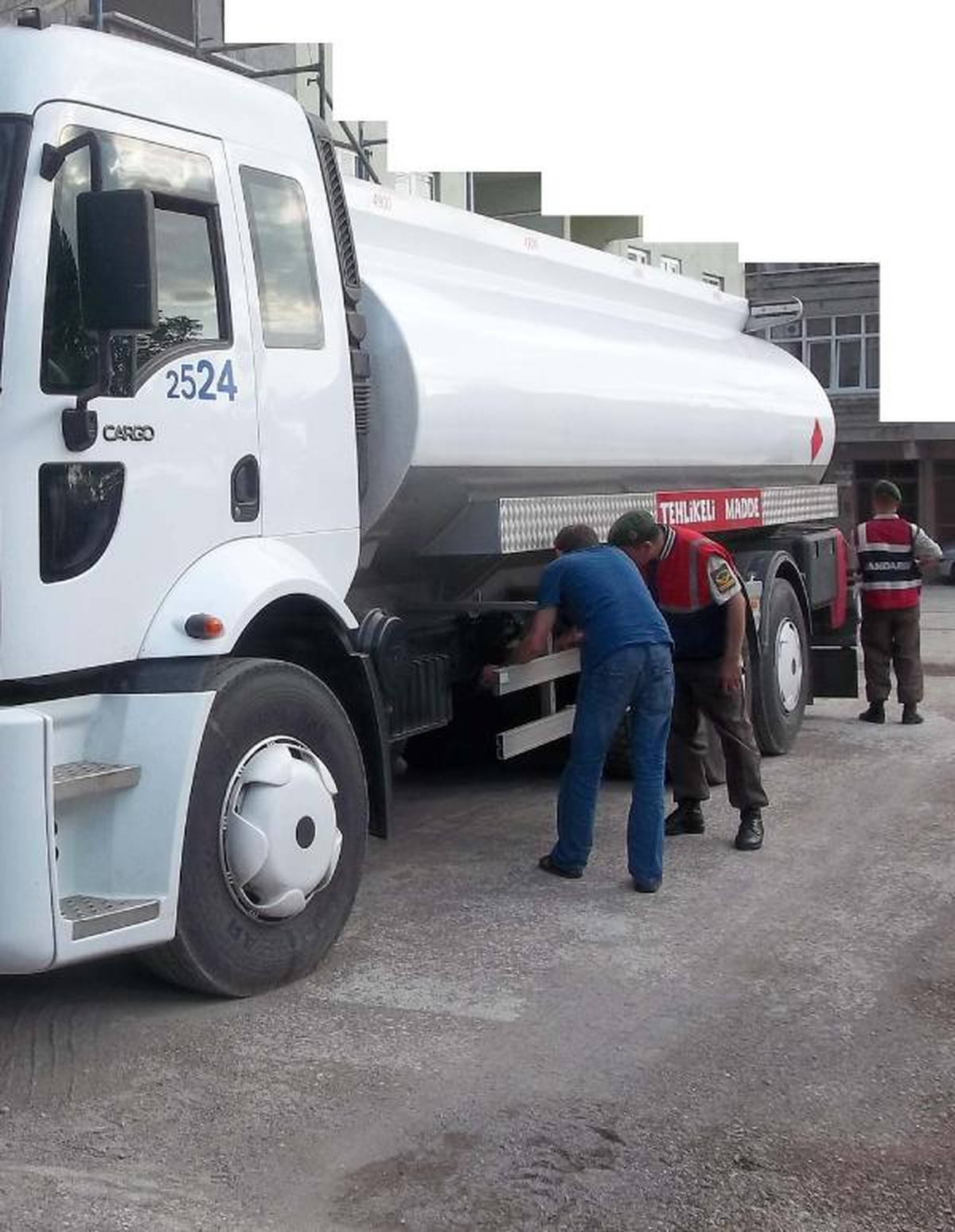 Karacabey\'de 25 Bin Litre Jet Yakıtı Ele Geçirildi