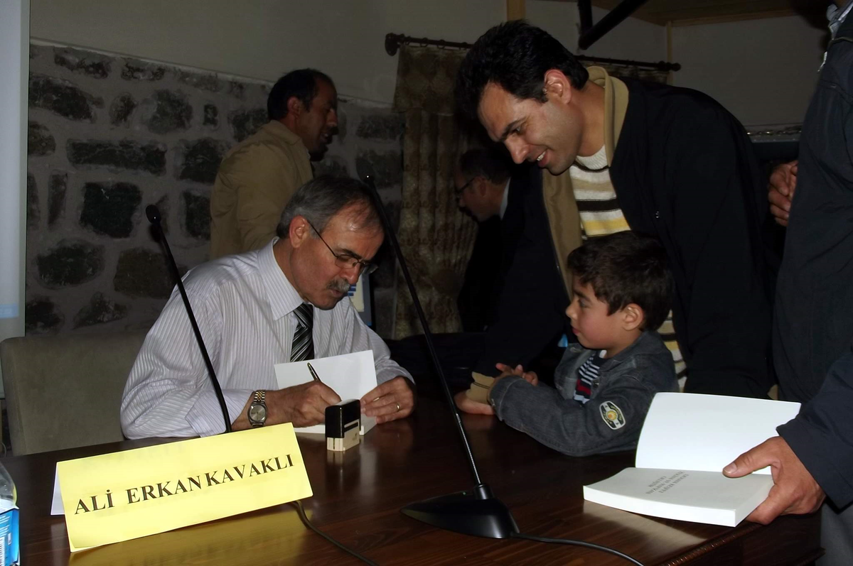 Kars'ta 'Ailede ve Okulda Başarının Sırrı' Konulu Konferans Verildi