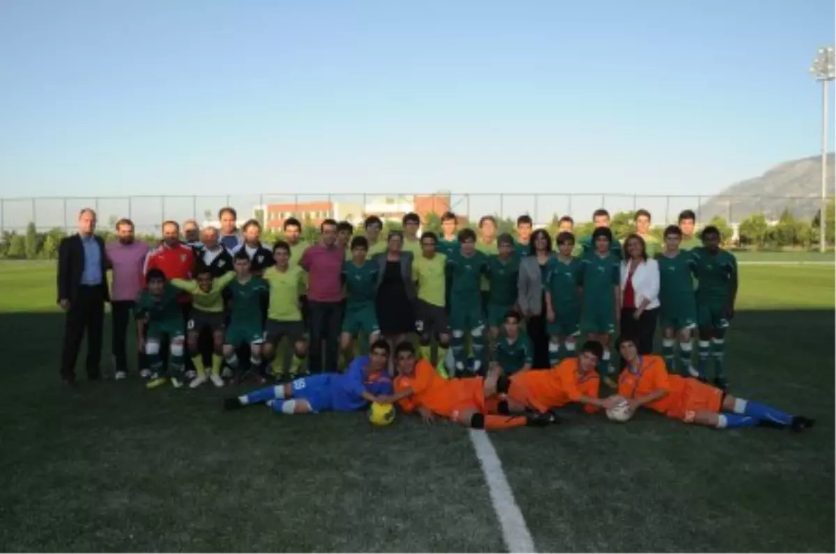 Kazanan Dostluk Oldu