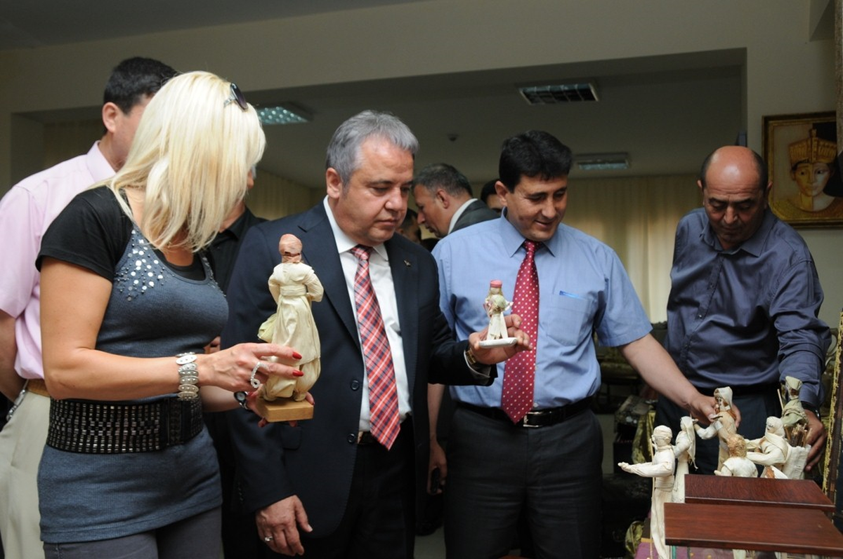 Konyaaltı Halk Eğitimi Merkezi'nden Yıl Sonu Sergisi