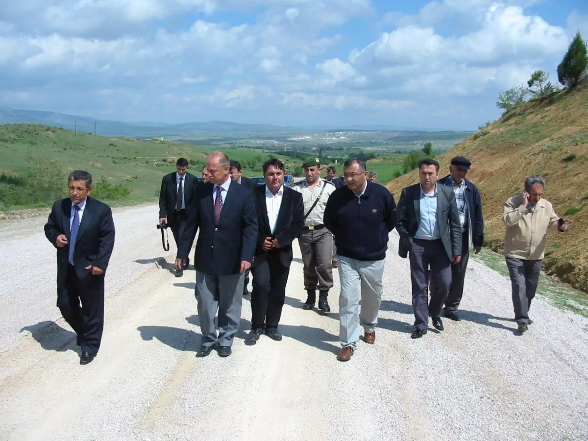 Kütahya Valisi Çiftçi Gediz\'in Köy ve Beldelerini Dolaştı