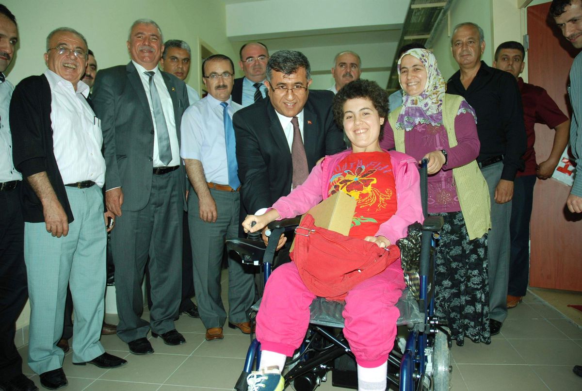 Manavgat'ta 10 Engelli, Tekerlekli Sandalye ile Sevindi
