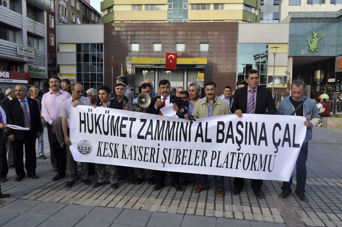 Memurlardan Hükümetin Maaş Zammına Tepki