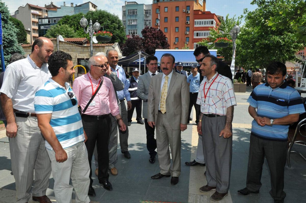 Öğrencilere, Burs İçin Kermes Düzenlediler
