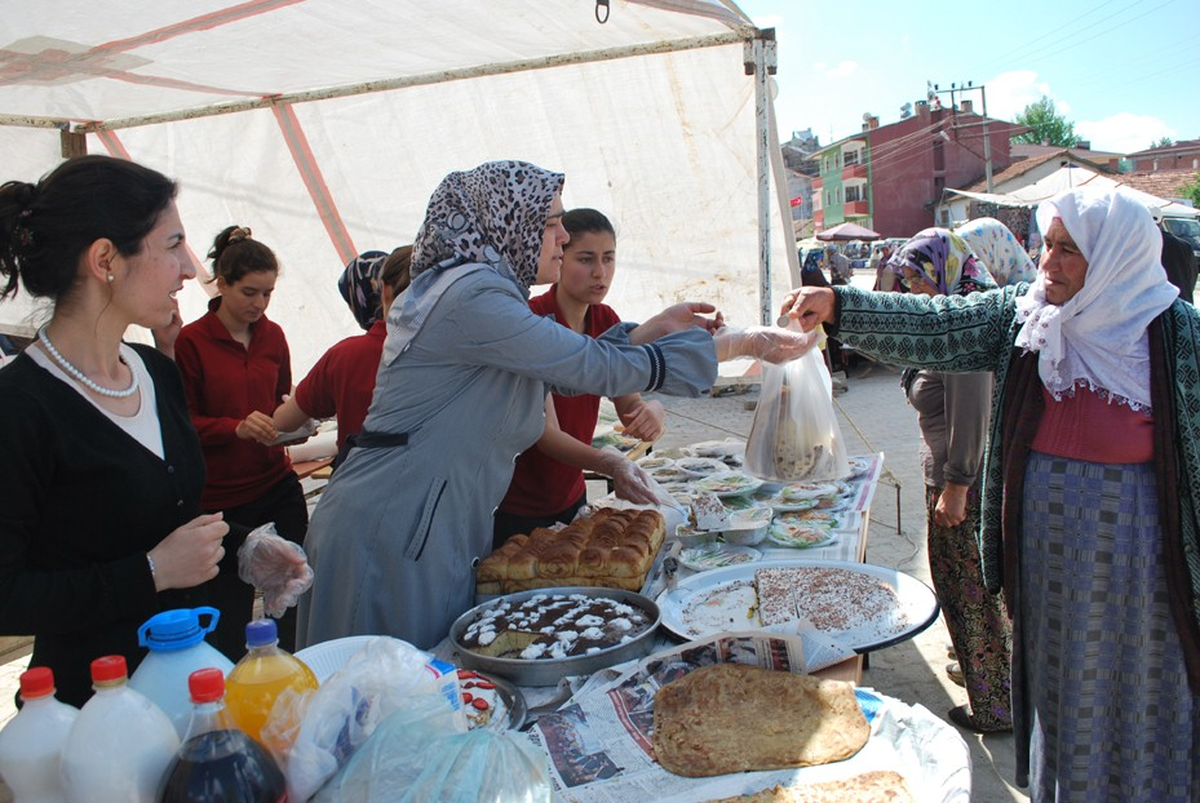 Pazarlar\'da Anaokulu Yararına Kermes Düzenlendi