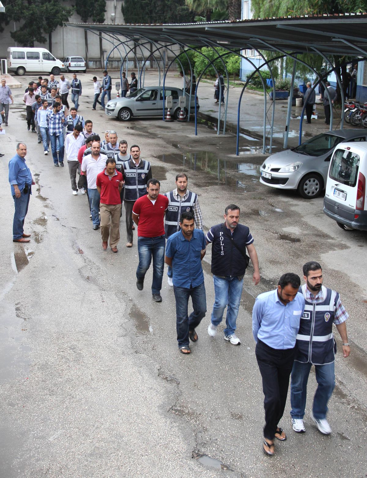 Profesörü İlkokul Mezunu Kck Tehdidiyle Dolandırdı