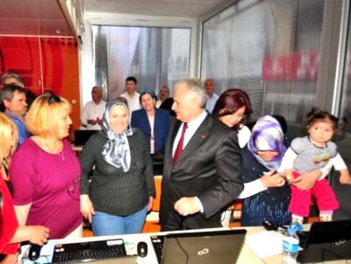 PTT Sanal Ticarete de Girdi, Bakan Yıldırım Bilgisayar Aldı (4)