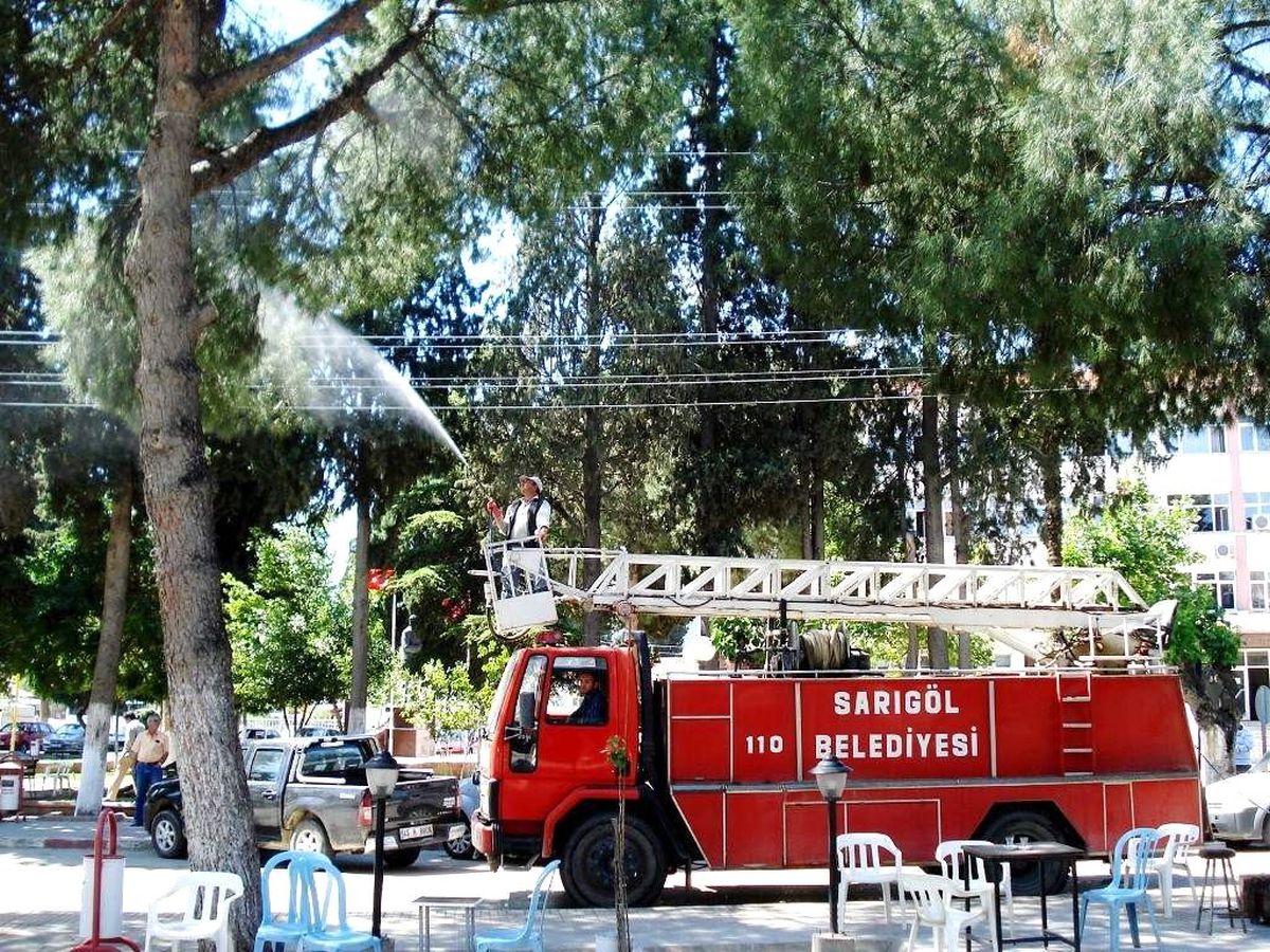 Sarıgöl Belediyesi'nden İlaçlama Çalışmaları