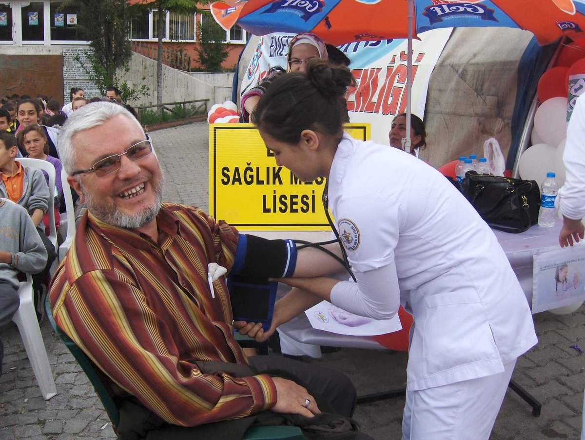 Tansiyon Ölçme Gününe Yaşlılardan Büyük İlgi