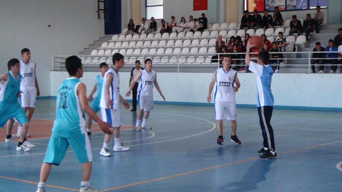 Tatvan'da 'Genç Erkekler Kaymakamlık Kupası Basketbol Turnuvası'