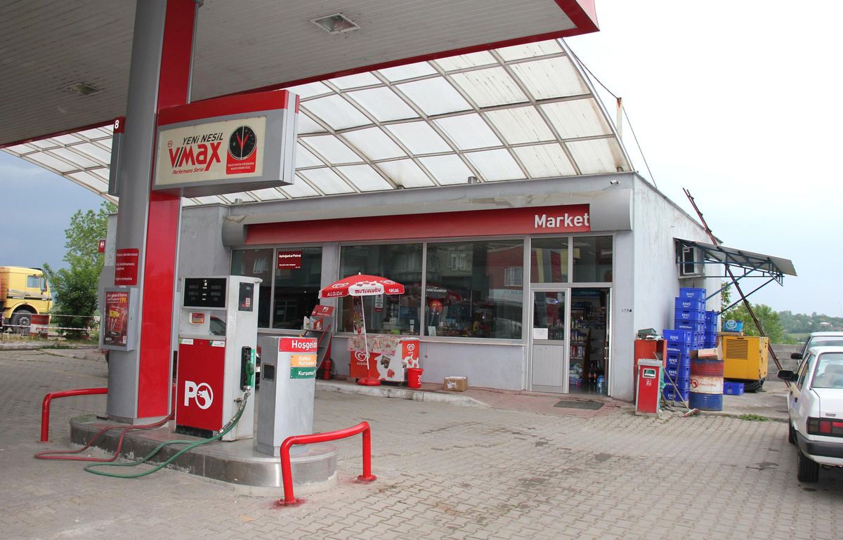 Tek Dal Sigara İçin Dayak, Güvenlik Kamerasına Yansıdı