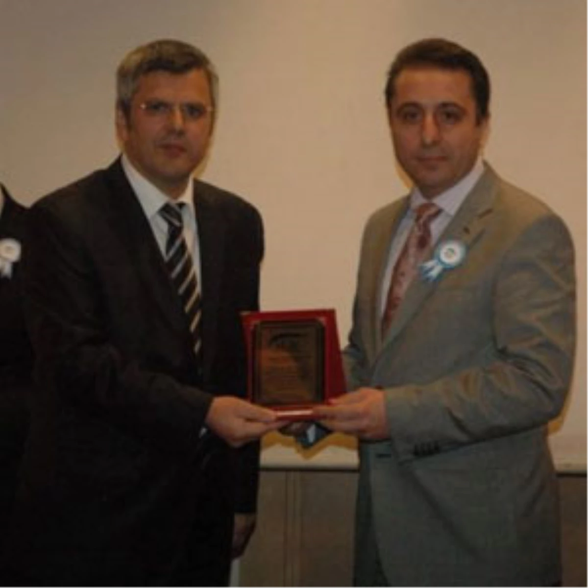Trabzon\'da 2011 Yılında En Yüksek Primi Ödeyerek İlk 10\'a Giren İşverenlere Plaket