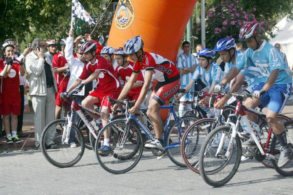 Türkiye'nin İlk Özel Sporcular Bisiklet Yarışı Başladı