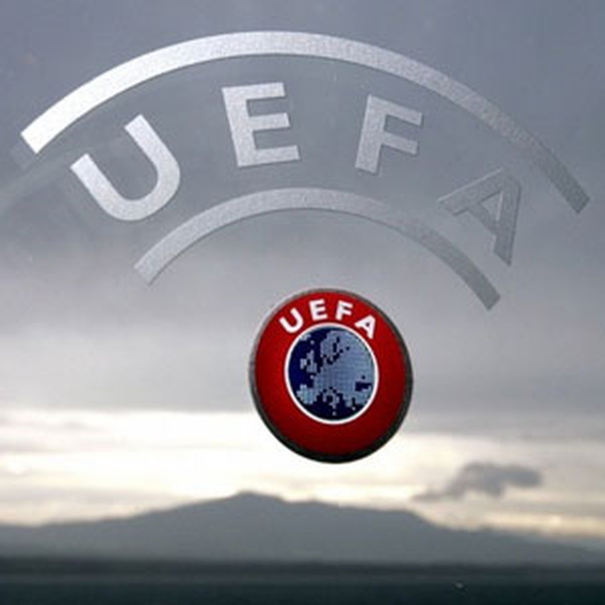 "UEFA Her Şeyin Farkında"