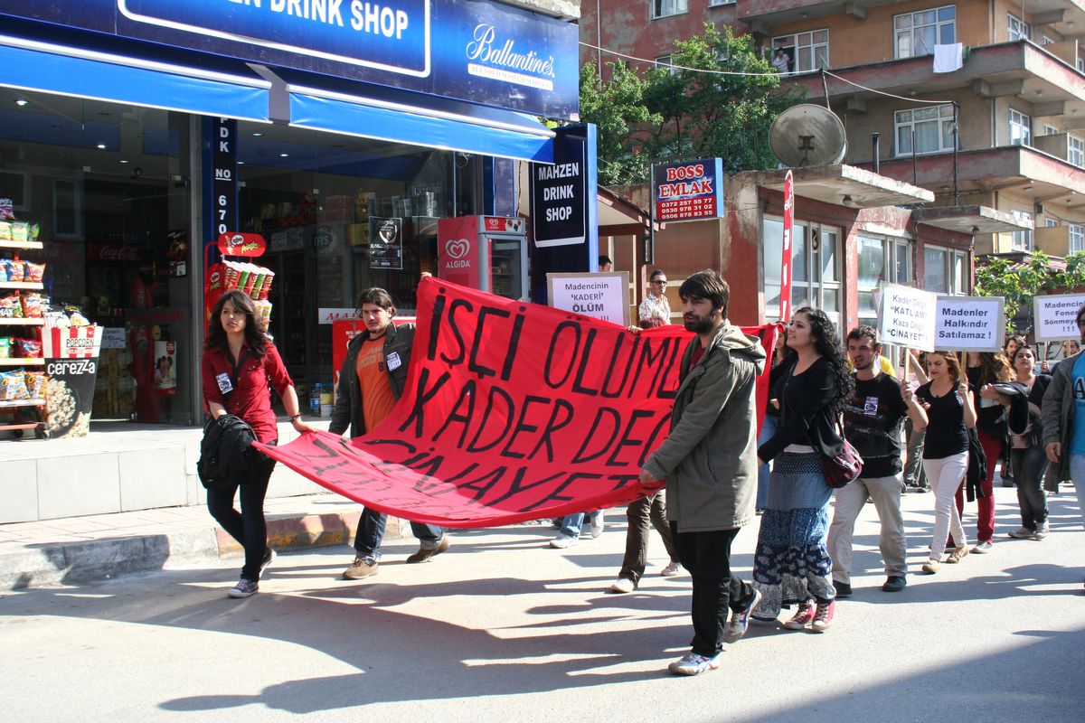 Üniversite Öğrencileri, 30 Madenciyi Andı