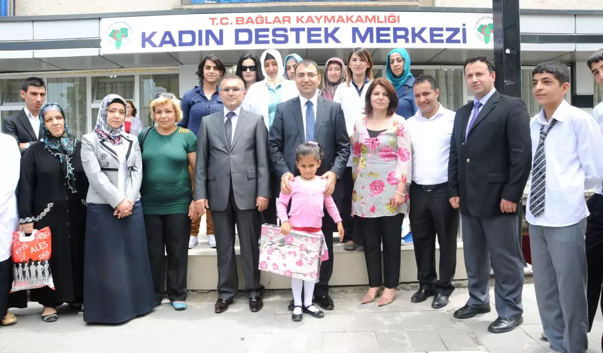 Vali Toprak, Kadın Eğitim ve Destek Merkezlerini Ziyaret Etti