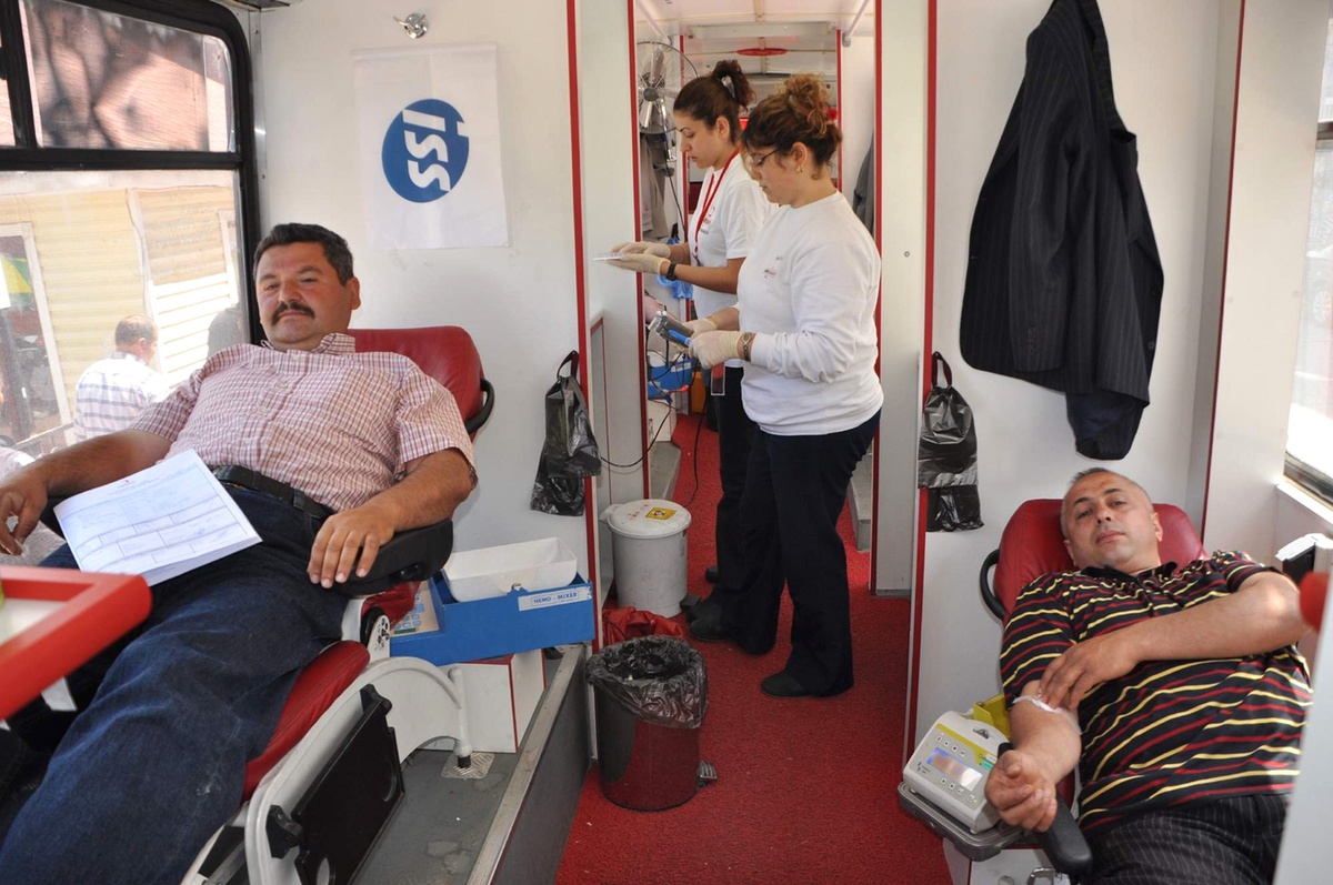 Vatandaşlardan Kızılay\'a Kan Bağışı