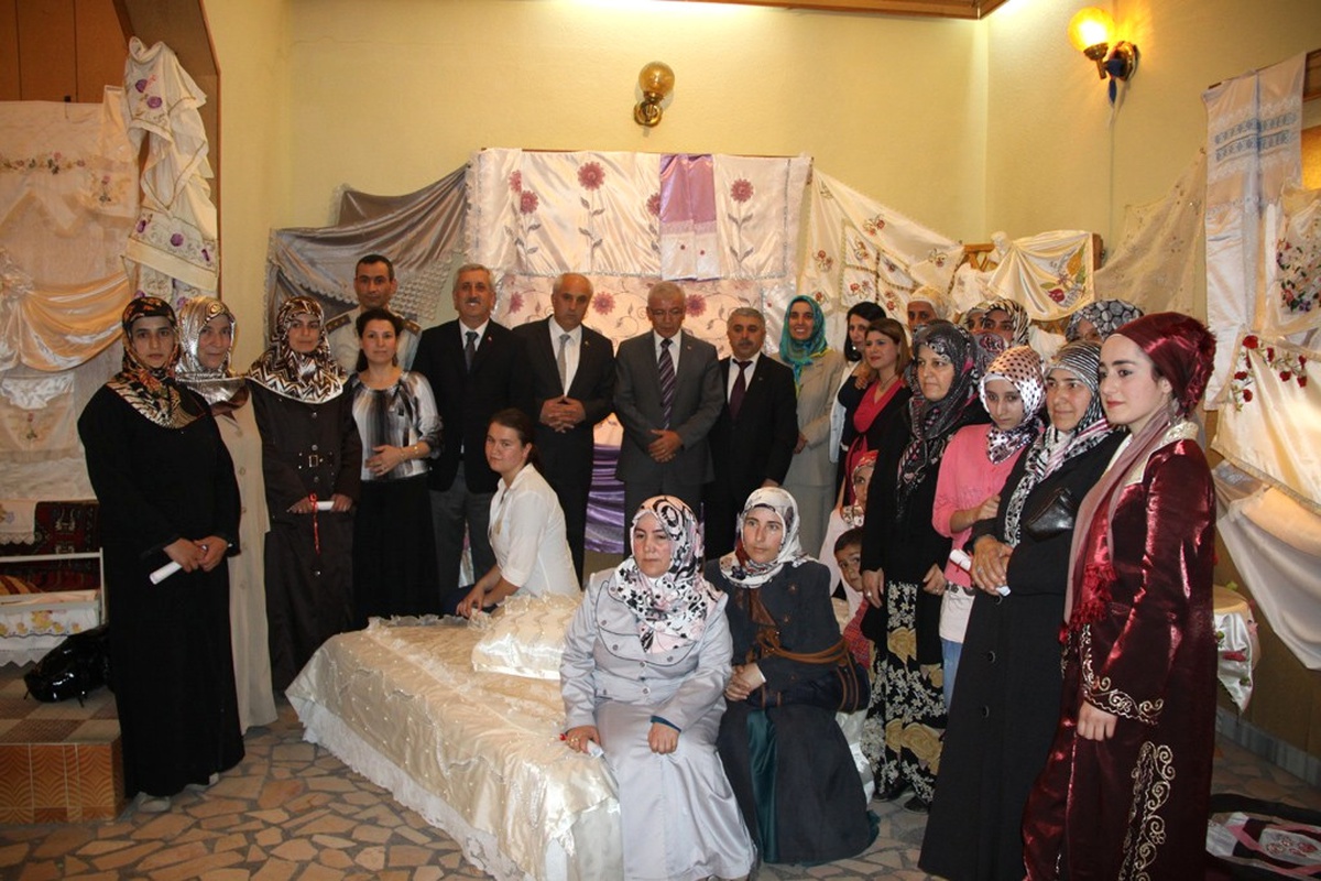 Yeniceleri Kursiyerler Göz Nuru Eserlerini Sergiledi