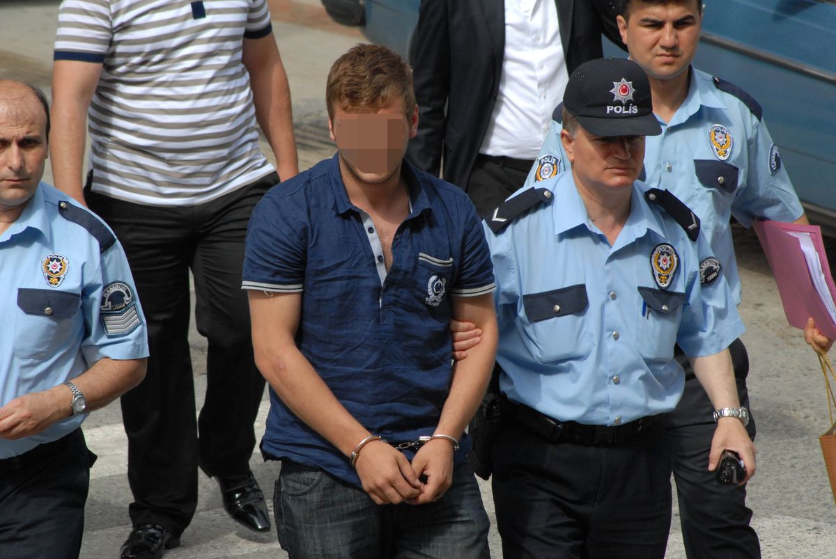 Yolcu Otobüsündeki Valizinde Silahla Yakalandı