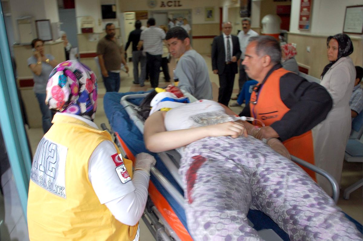 5.kattan Düşen Genç Kız Ağır Yaralandı