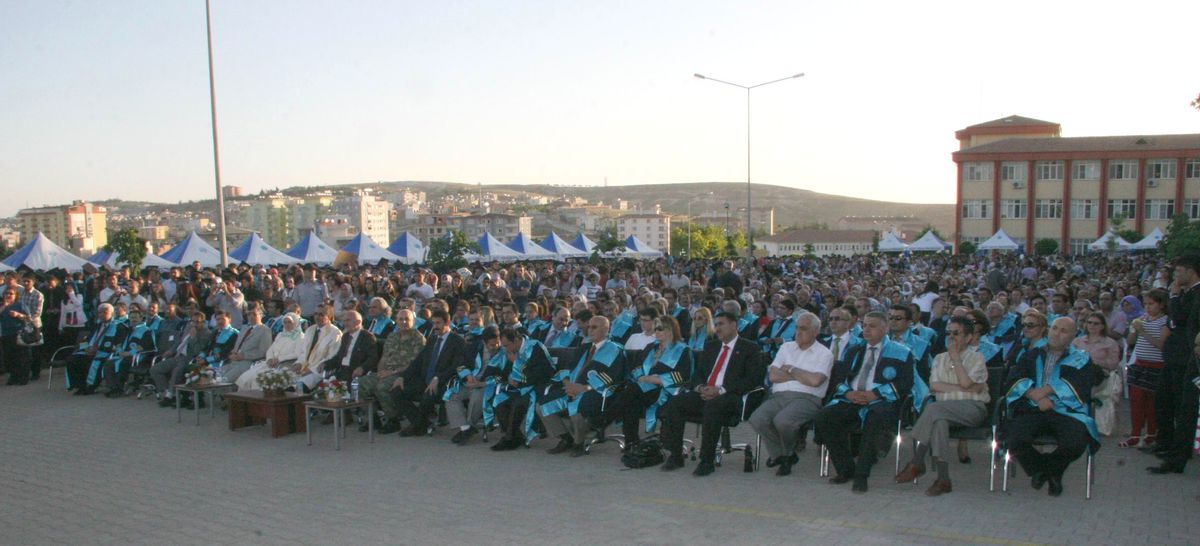7 Aralık Üniversitesi'nde Mezuniyet Coşkusu