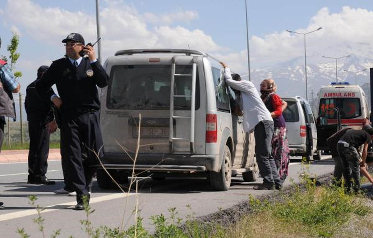 Ağaçtan Düşerek Ölen Gencin Yakınları Polise Saldırdı