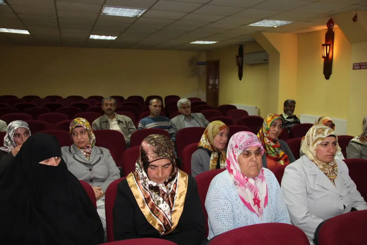 "Ailem Bilinçleniyor" Projesi Oltu\'da Anlatıldı