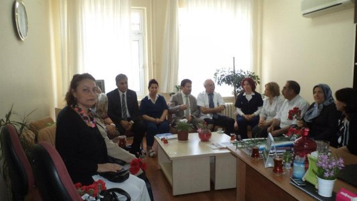 Ak Parti Çiğli İlçeden Hemşirelere Anlamlı Ziyaret