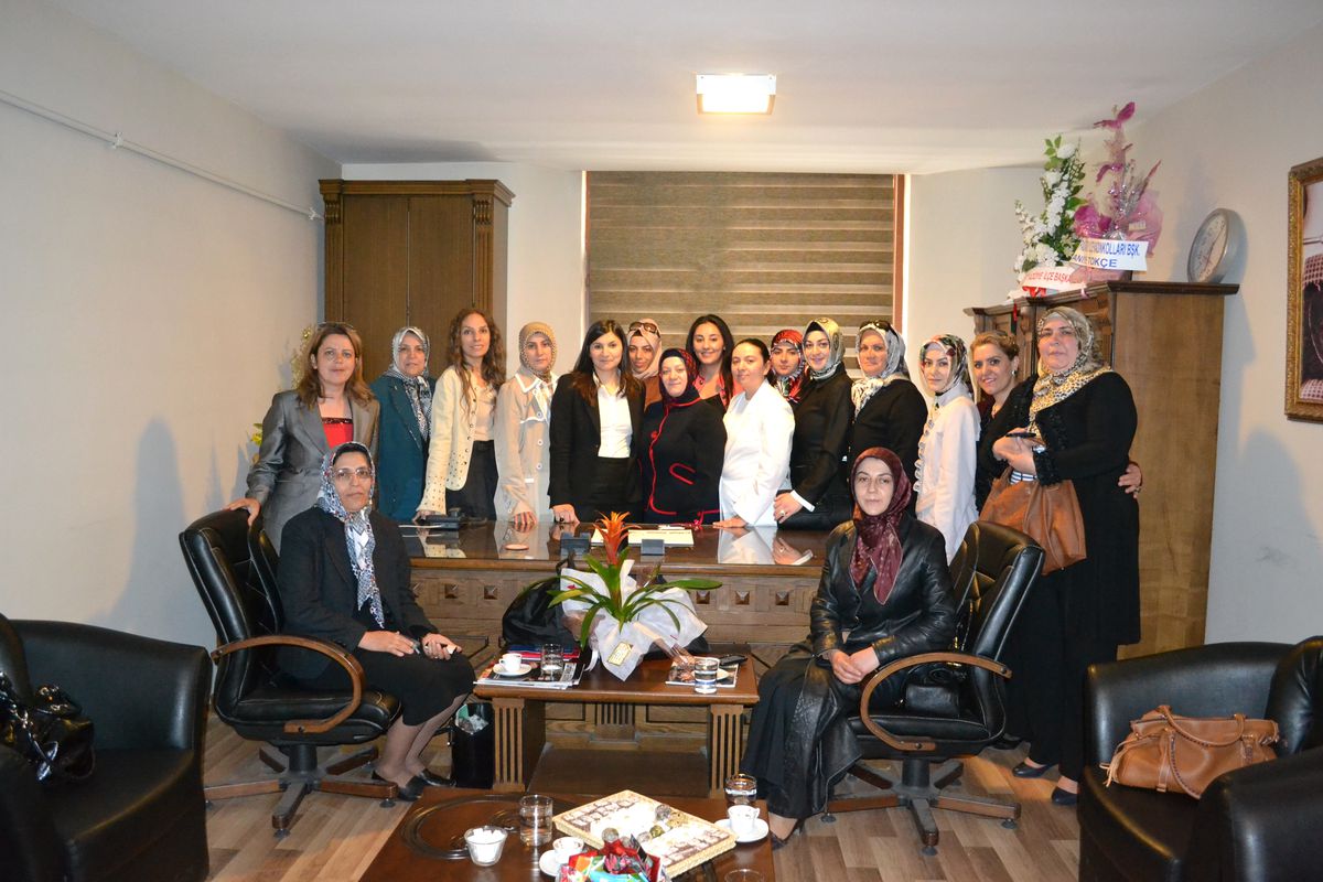 Ak Partı Erzurum Mılletvekılı Çığlık Ak Partı Erzurum Kadın Kollarını Zıyaret Ettı