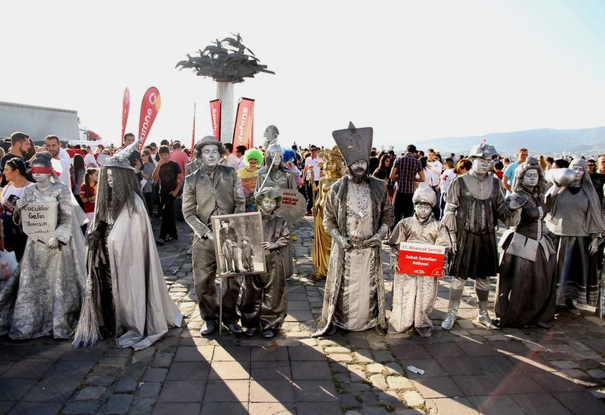Alsancak Şenliğinde 19 Mayıs Coşkusu