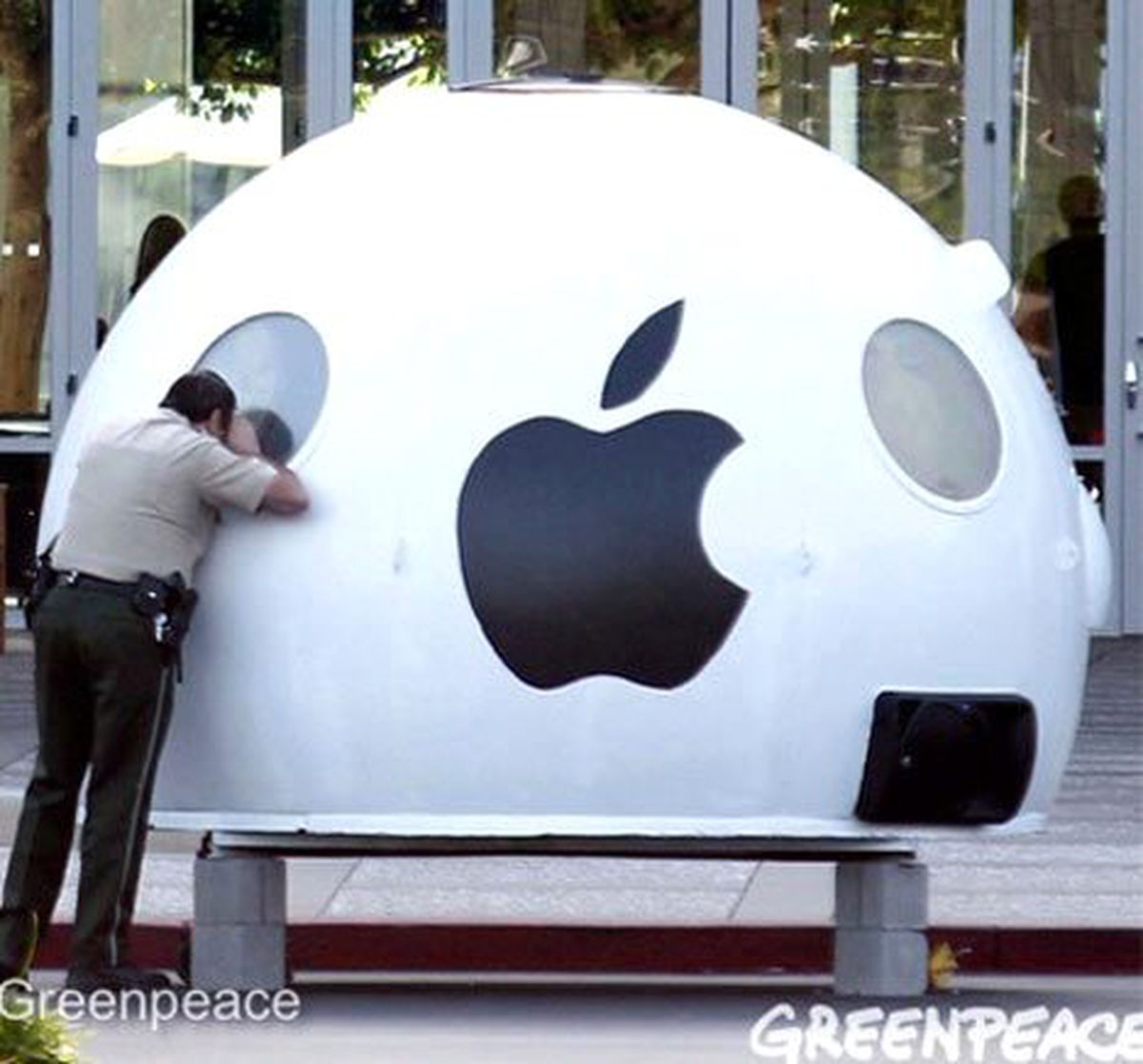 Apple Merkezinde Bir Garip Şov!