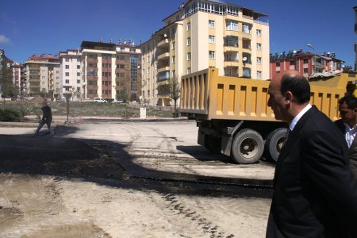 Başkan Selmanoğlu; "Ekiplerimiz Çalışıyor"