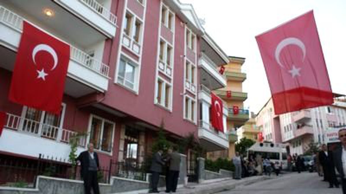 Başkent Şehidine Ağlıyor