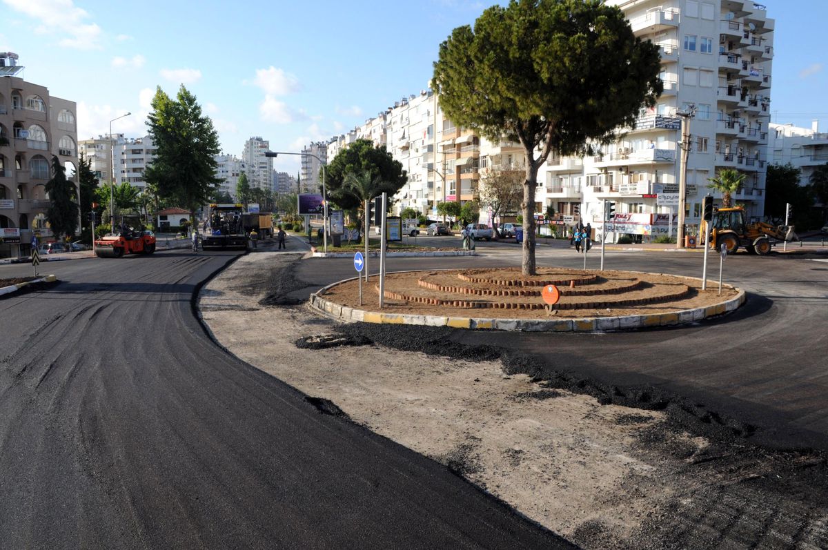 Burhanettin Onat Caddesi Trafiğe Açıldı
