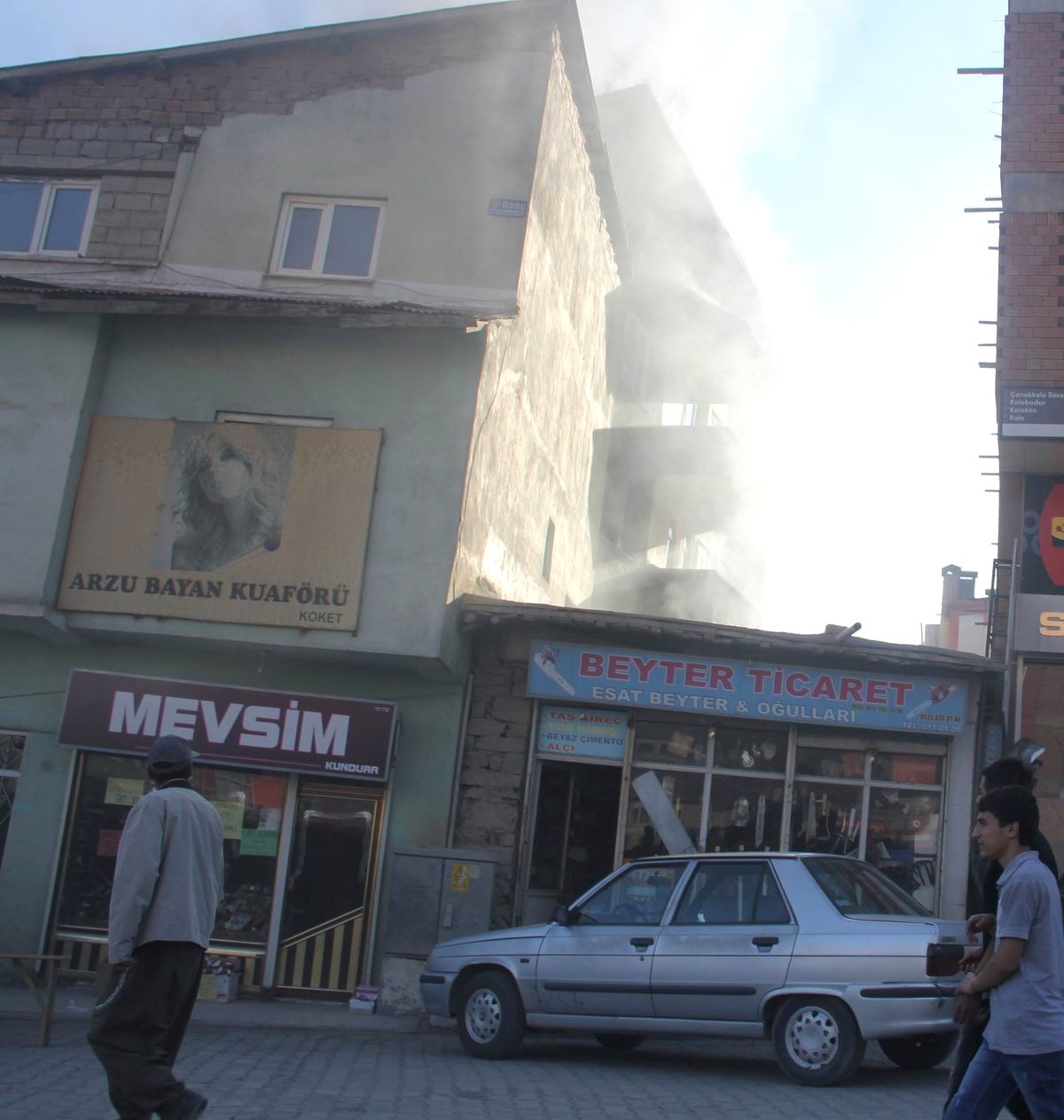 Buzdolabı Çalarken Yangın Çıkarttılar