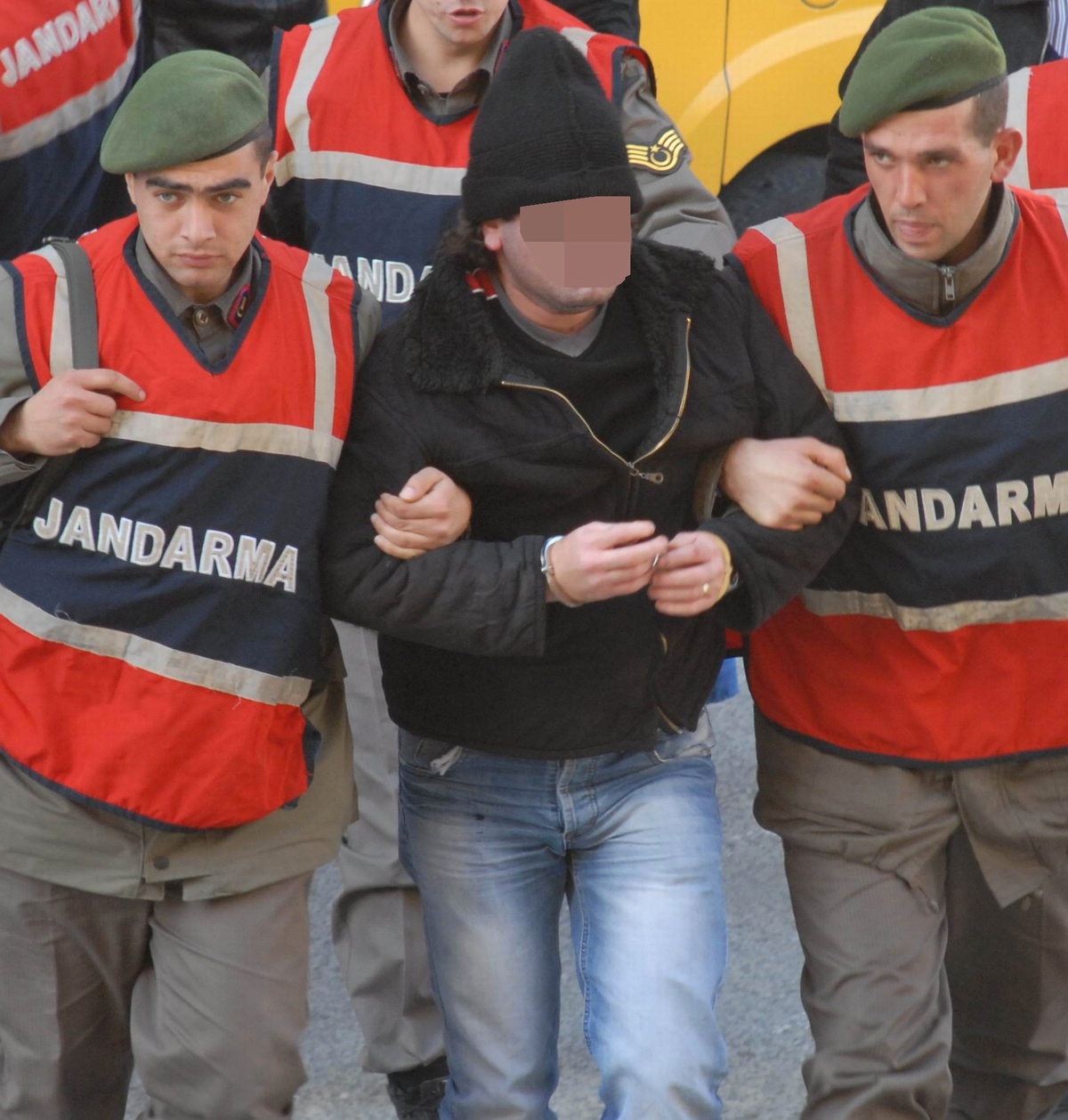 Dedikodu Yüzünden Komşusunu Bıçaklayan Şahsa 3 Yıl 4 Ay Hapis