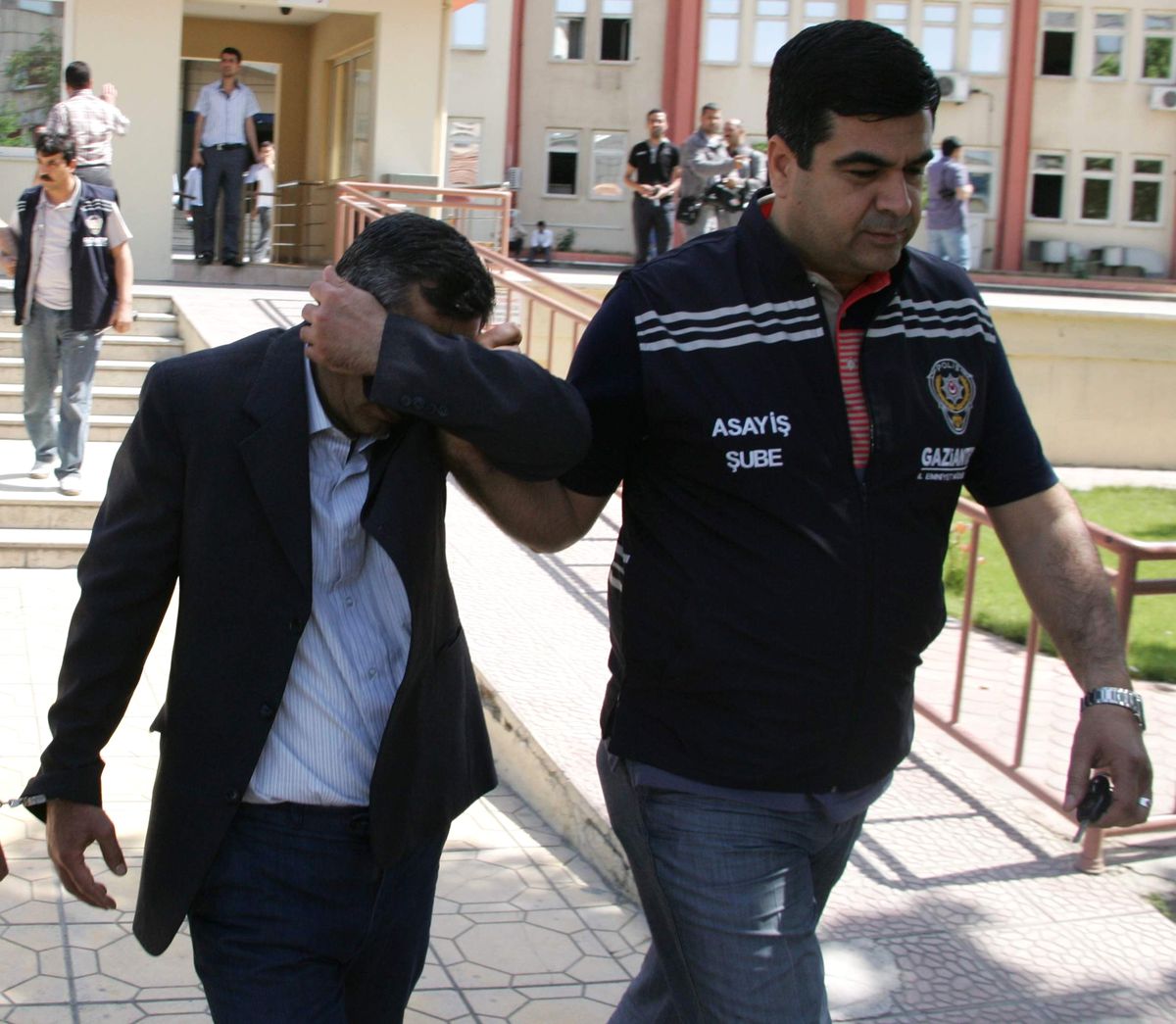 Dolandırıcılık Yaptığı İddia Edilen 3 Kişi Gözaltına Alındı