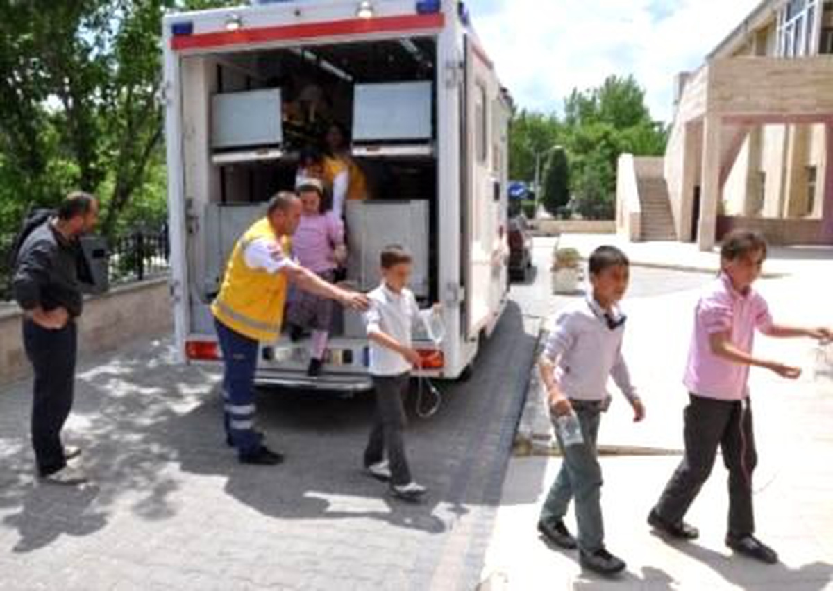 Eskişehir'de Okulda Süt İçen 13 Öğrenci Hastaneye Kaldırıldı