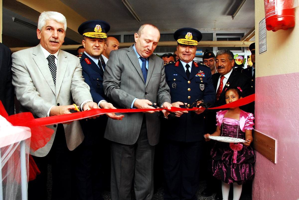 Eskişehir'de Şehit Serkan Özaydın İlköğretim Okulu Kütüphanesi Açıldı