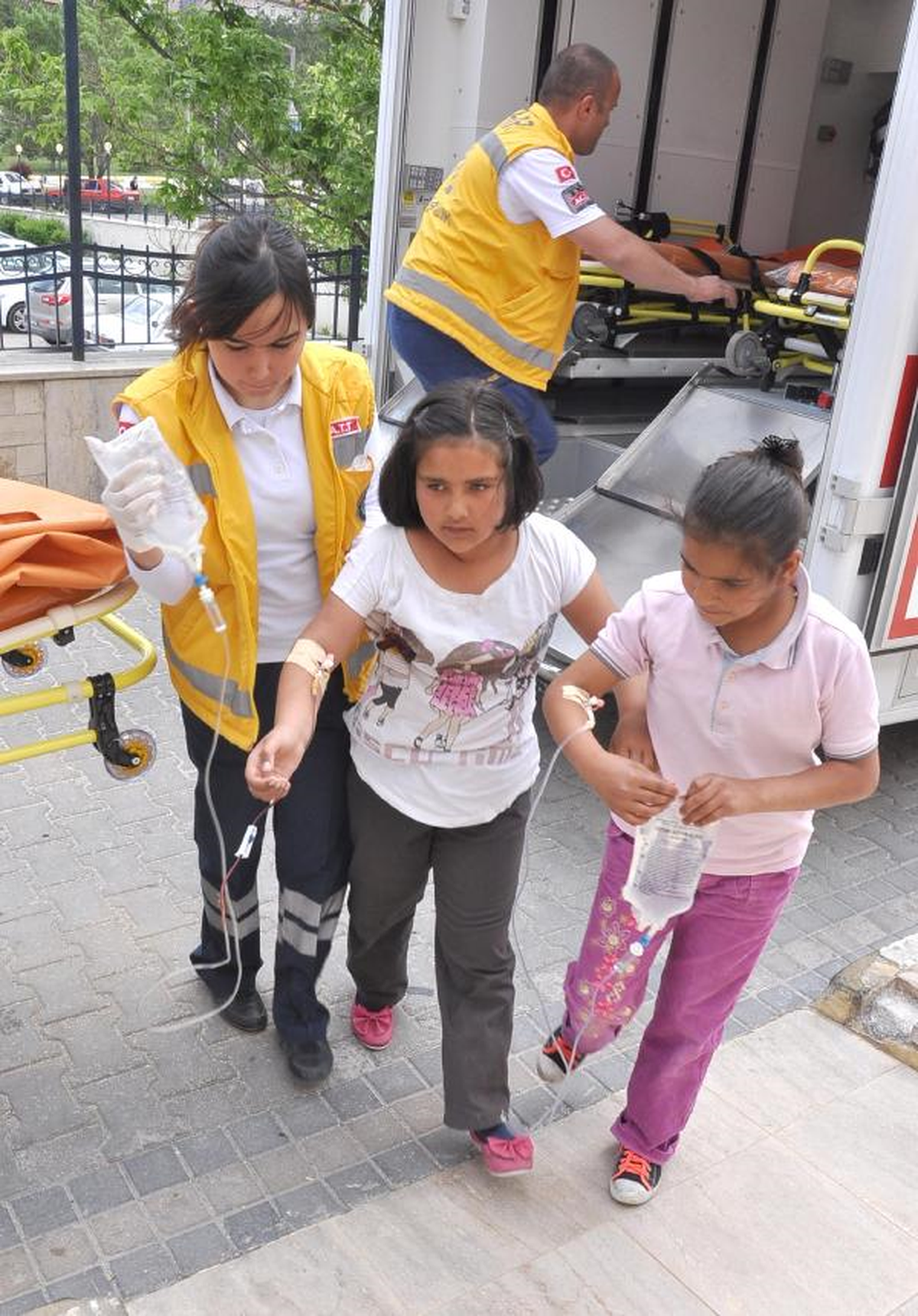 Eskişehir'de Sütten Rahatsızlanan 13 Öğrenci Hastaneye Kaldırıldı