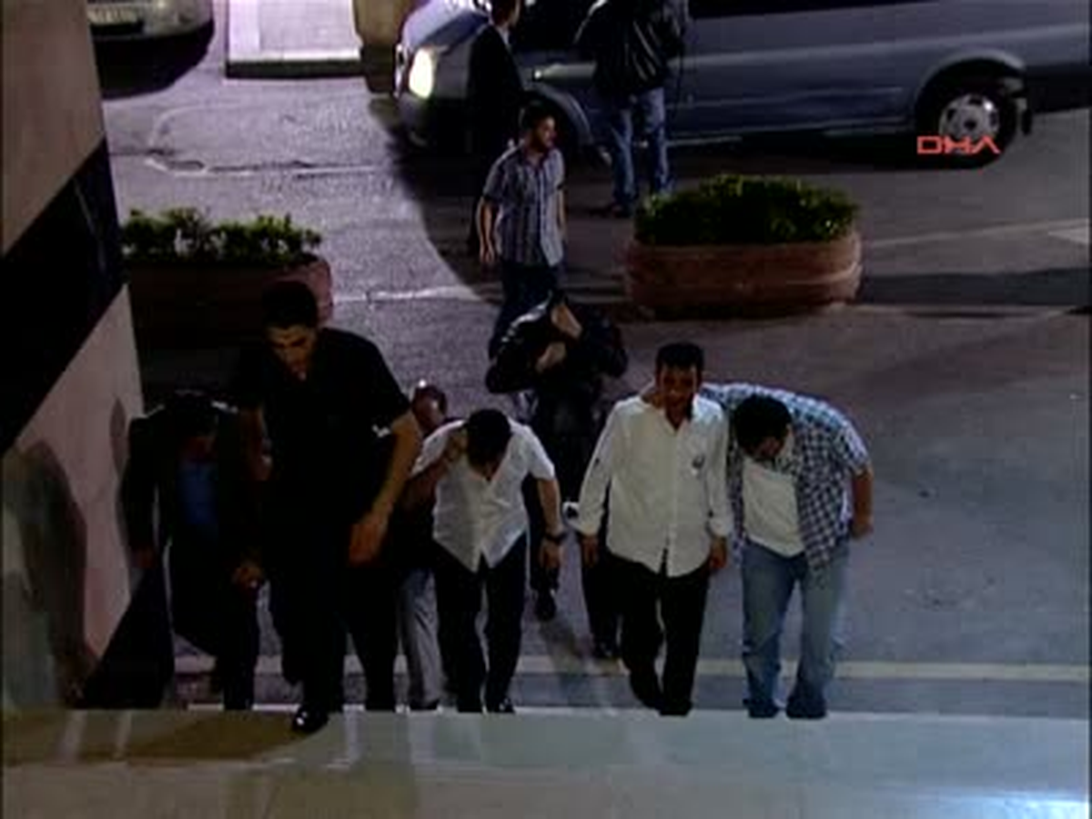 Fatih\'te Fuhuş Baskını: 22 Gözaltı